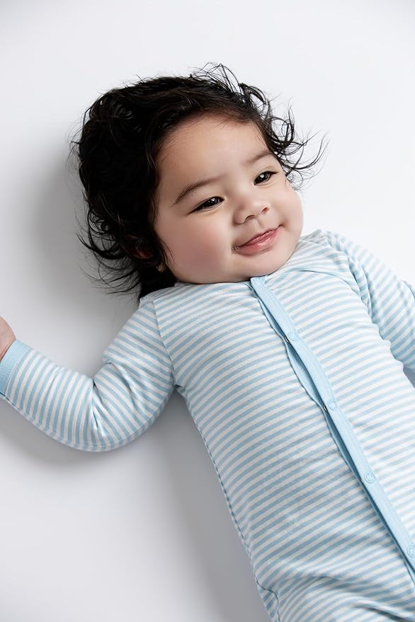 MONICA + ANDY Soft Start Box, Organic Cotton Baby Clothes Set, Super Soft 13-Piece Newborn & Infant Baby Gift Set