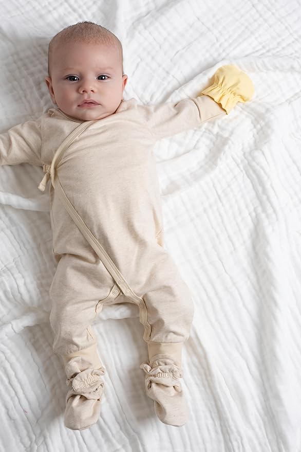 MONICA + ANDY Soft Start Box, Organic Cotton Baby Clothes Set, Super Soft 13-Piece Newborn & Infant Baby Gift Set