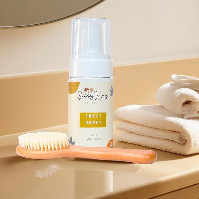 Kids Foaming Face Wash for Boys, Girls - Natural Face Wash For Kids - Gentle Honey Cleanser With Vitamin C & Vitamin E -Tear Free For Sensitive Skin - Honey - 100 ml