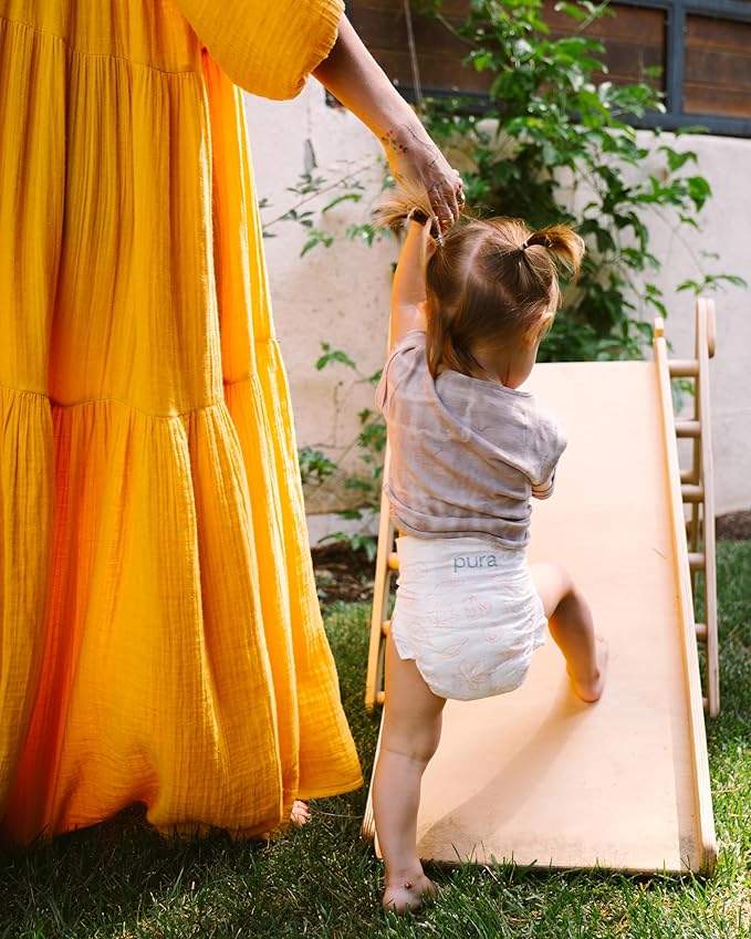 Pura Size 7 Eco-Friendly Diapers (33+lbs) Hypoallergenic, TCF, Soft Organic Cotton, Sustainable, up to 12 Hours Leak Protection, Allergy UK, Recyclable Paper Packaging, 6 Packs of 17 (102 Diapers)