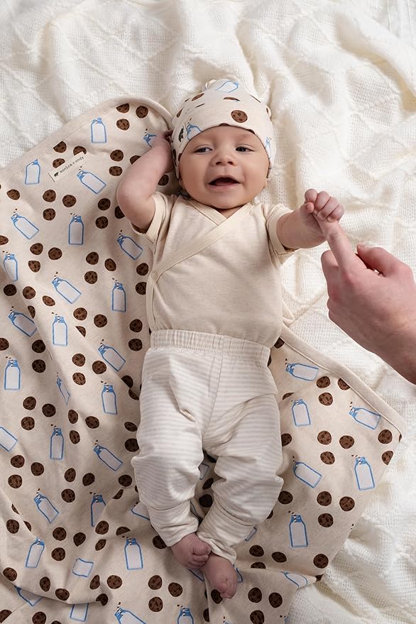 MONICA + ANDY Soft Start Box, Organic Cotton Baby Clothes Set, Super Soft 13-Piece Newborn & Infant Baby Gift Set