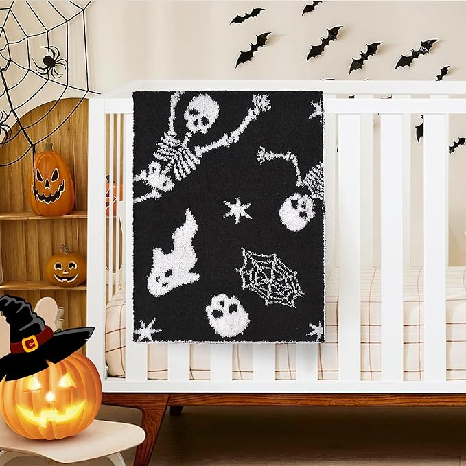 Halloween Skulls Blanket - Soft Cozy Throw with Spooky Ghosts, Pumpkins Patterns - Horror Decor for Couch, Bed or Haunted House - Scary Halloween Throw Blanket for Adults & Kids (30"x40")