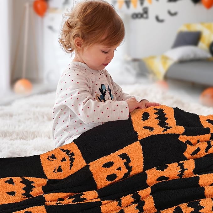 Halloween Pumpkin Throw Blanket - Checkerboard Pattern with Spooky Pumpkin Faces - Soft Flannel Cozy Blanket for Couch, Bed & Fall Decor - Horror Style Halloween Blanket (30"x40")